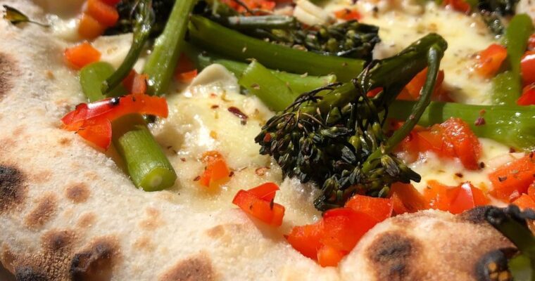 Broccolini, Red Capsicum & Garlic Pizza