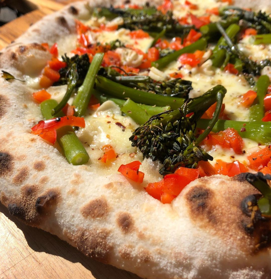 Broccolini, Red Capsicum & Garlic Pizza