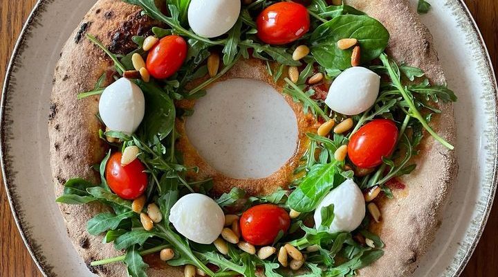 Christmas Wreath Pizza